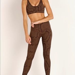 Varley SET. Not sold separately.